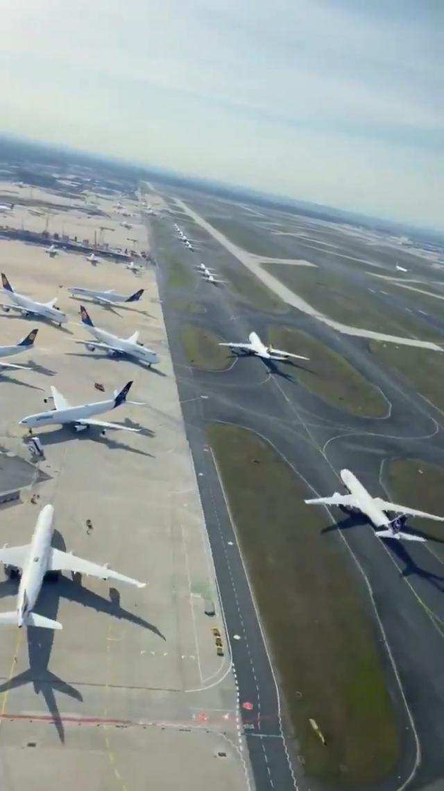 飞机没地儿停了:50多家航司全线停飞 14家机场暂时关闭