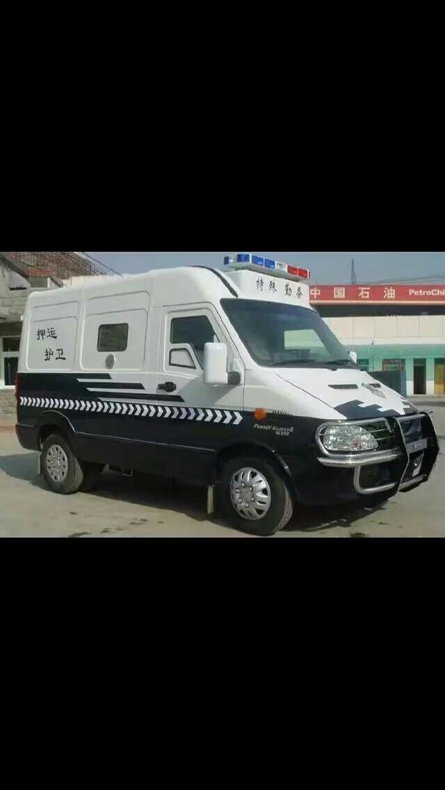 谁知道运钞车一般装多少钱?几个安保人员?配备什么武器?车门都多厚.