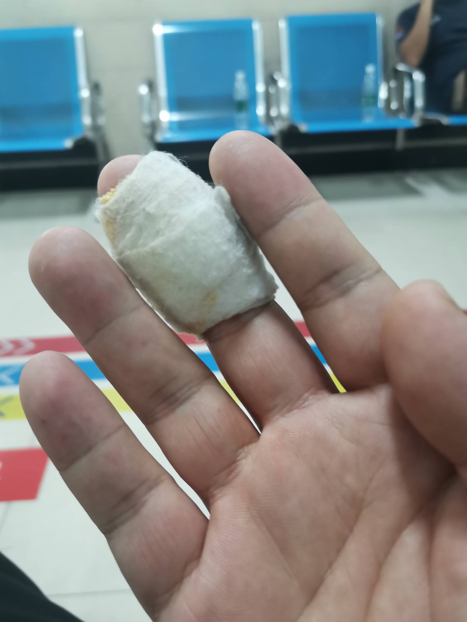 伤了中指难受咋撸