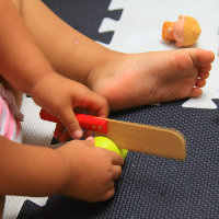 请问打卡工资能不能自己转账操作啊。